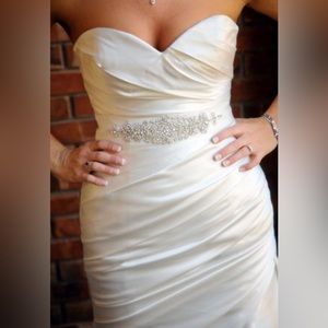 Beautiful Pronovias wedding dress size 10 like new